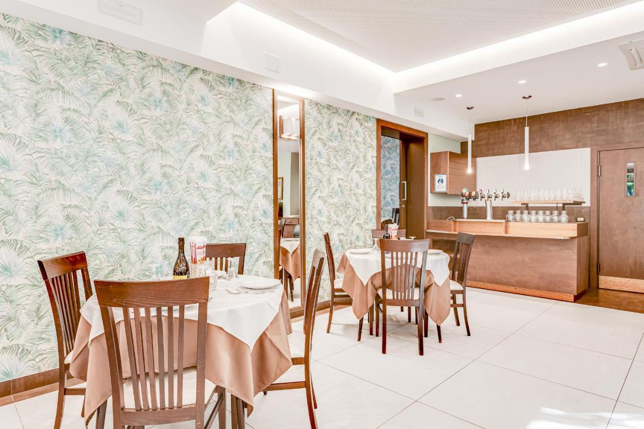 Hotel Fantini Гатео а Маре Екстериор снимка