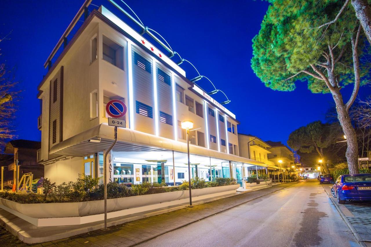 Hotel Fantini Гатео а Маре Екстериор снимка