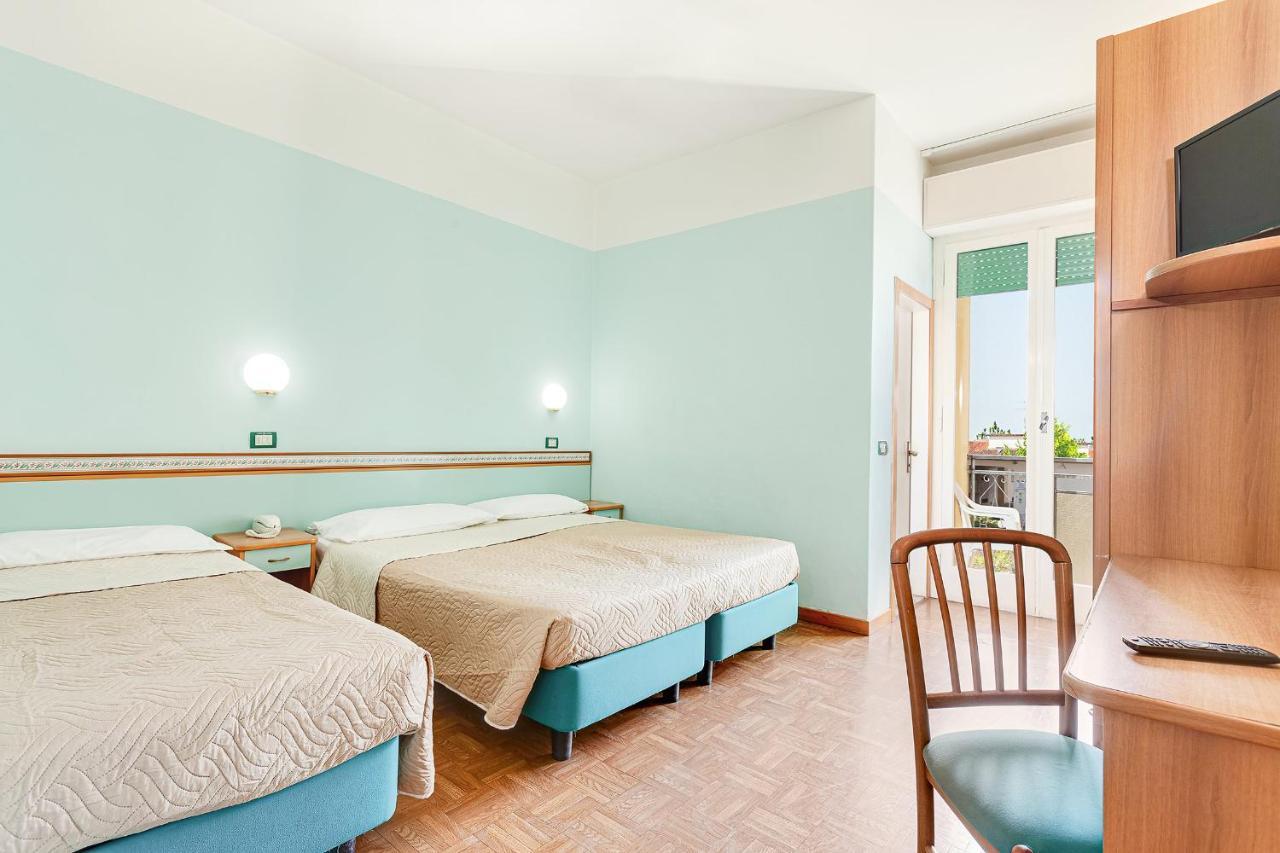 Hotel Fantini Гатео а Маре Екстериор снимка