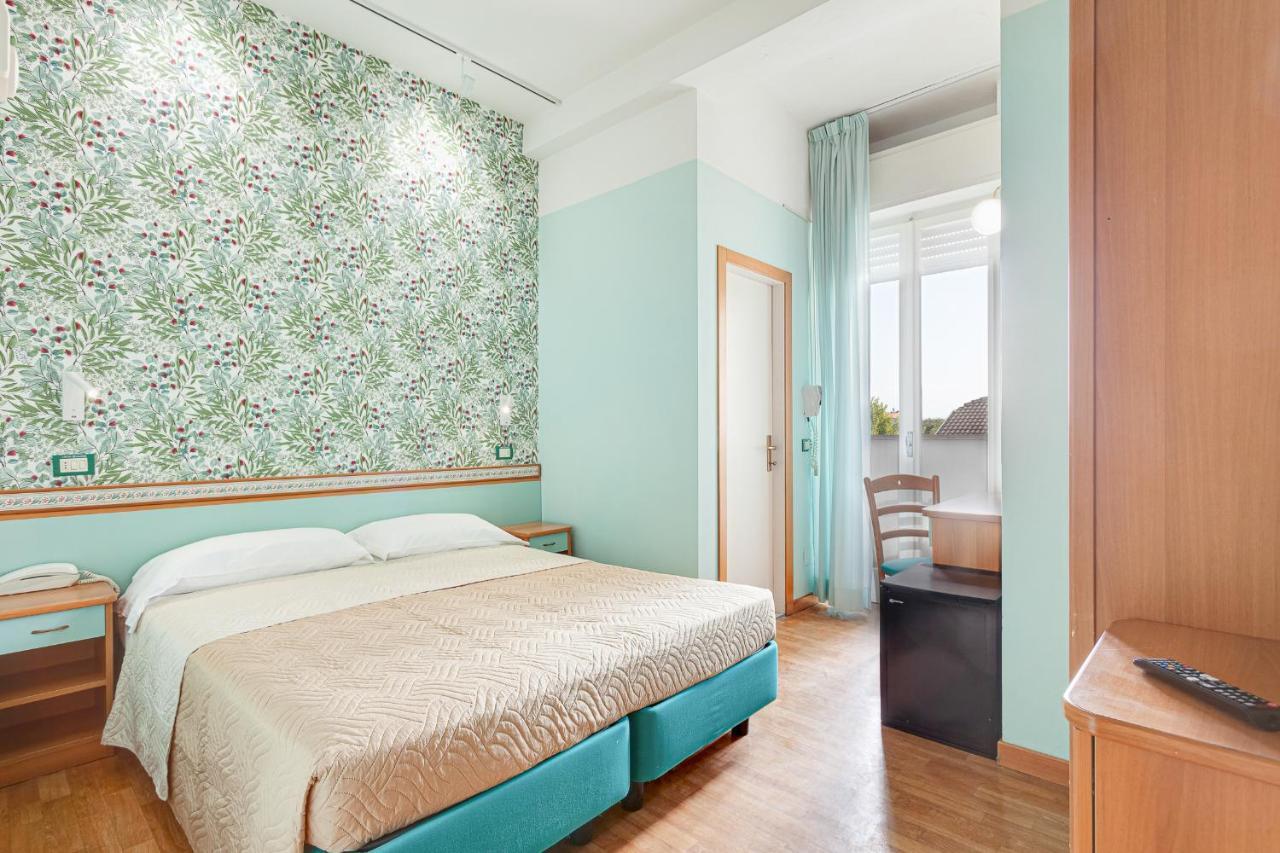 Hotel Fantini Гатео а Маре Екстериор снимка