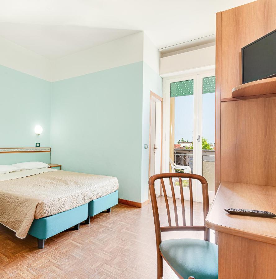 Hotel Fantini Гатео а Маре Екстериор снимка